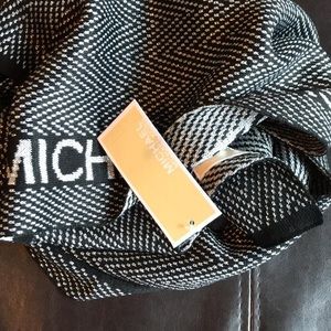 🖤MICHAEL Michael Kors Silver/Black Metallic Scarf